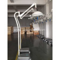 Mobile halogen operating lamp with battery